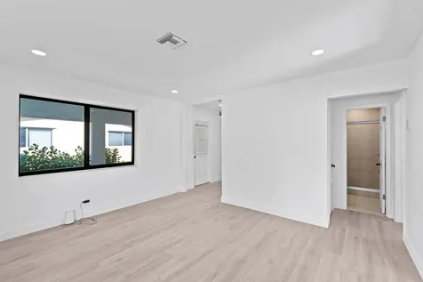 699 NE 40th Street Oakland Park FL 33334