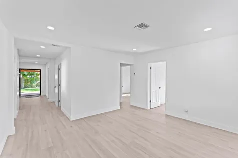 699 NE 40th Street Oakland Park FL 33334