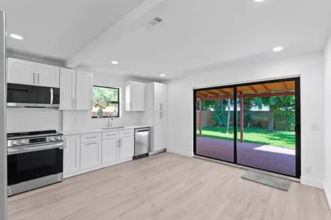 699 NE 40th Street Oakland Park FL 33334