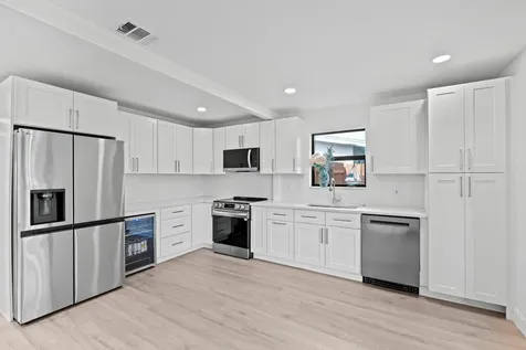 699 NE 40th Street Oakland Park FL 33334