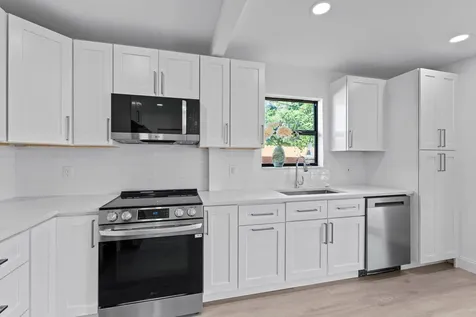699 NE 40th Street Oakland Park FL 33334