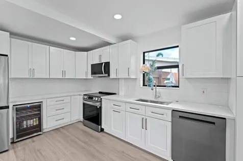 699 NE 40th Street Oakland Park FL 33334
