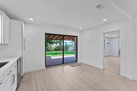 699 NE 40th Street Oakland Park FL 33334