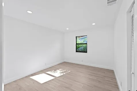 699 NE 40th Street Oakland Park FL 33334
