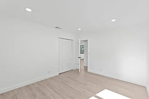 699 NE 40th Street Oakland Park FL 33334