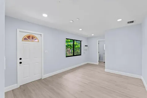 699 NE 40th Street Oakland Park FL 33334
