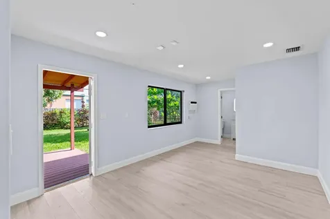 699 NE 40th Street Oakland Park FL 33334