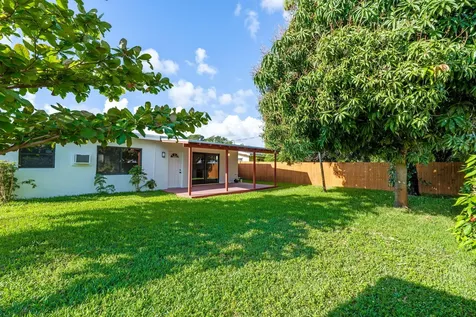 699 NE 40th Street Oakland Park FL 33334