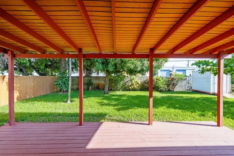 699 NE 40th Street Oakland Park FL 33334