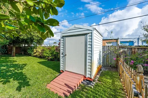 699 NE 40th Street Oakland Park FL 33334