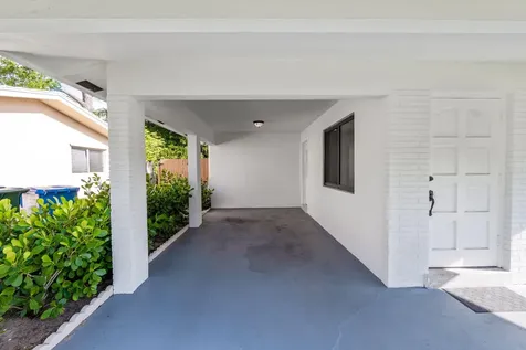 699 NE 40th Street Oakland Park FL 33334