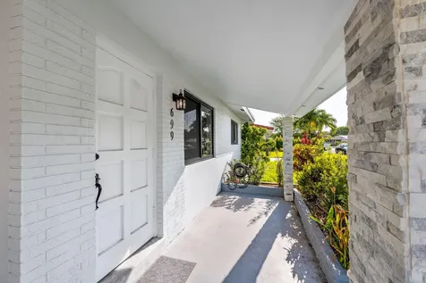 699 NE 40th Street Oakland Park FL 33334