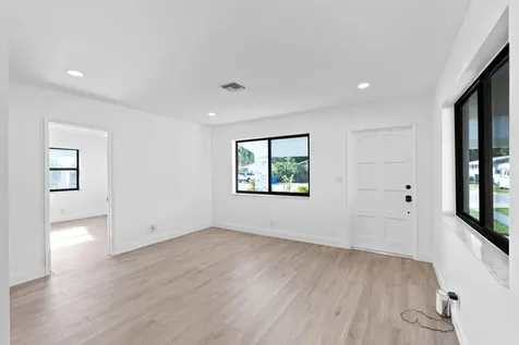699 NE 40th Street Oakland Park FL 33334