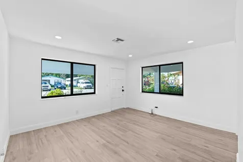 699 NE 40th Street Oakland Park FL 33334