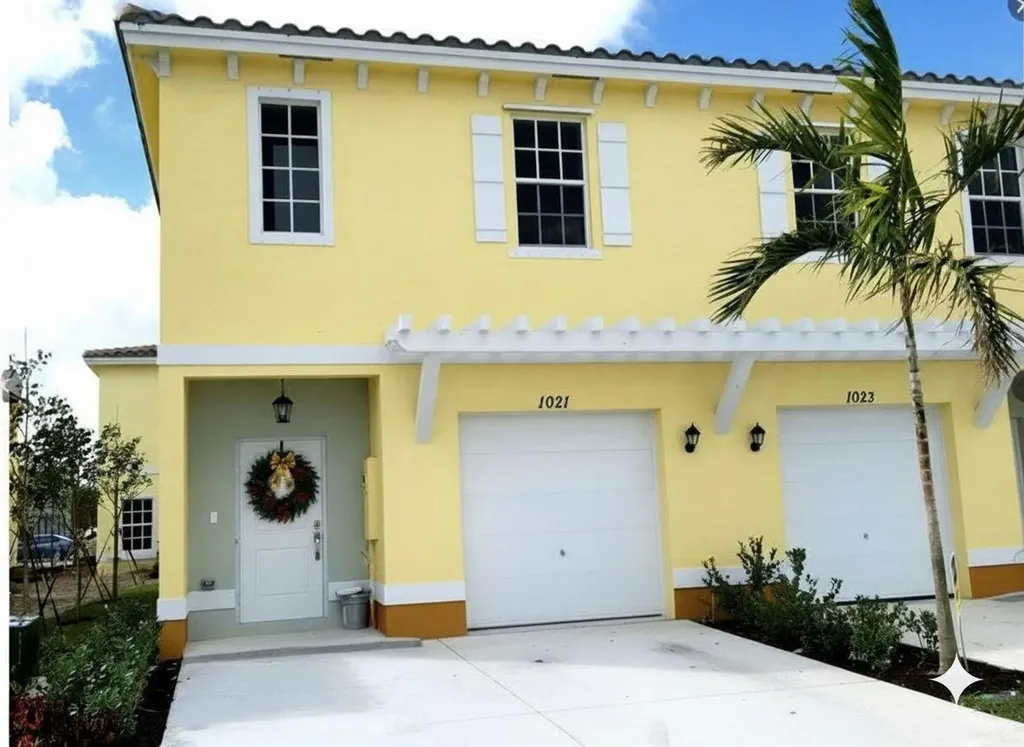 1021 NW 40th Terrace Lauderhill FL 33313