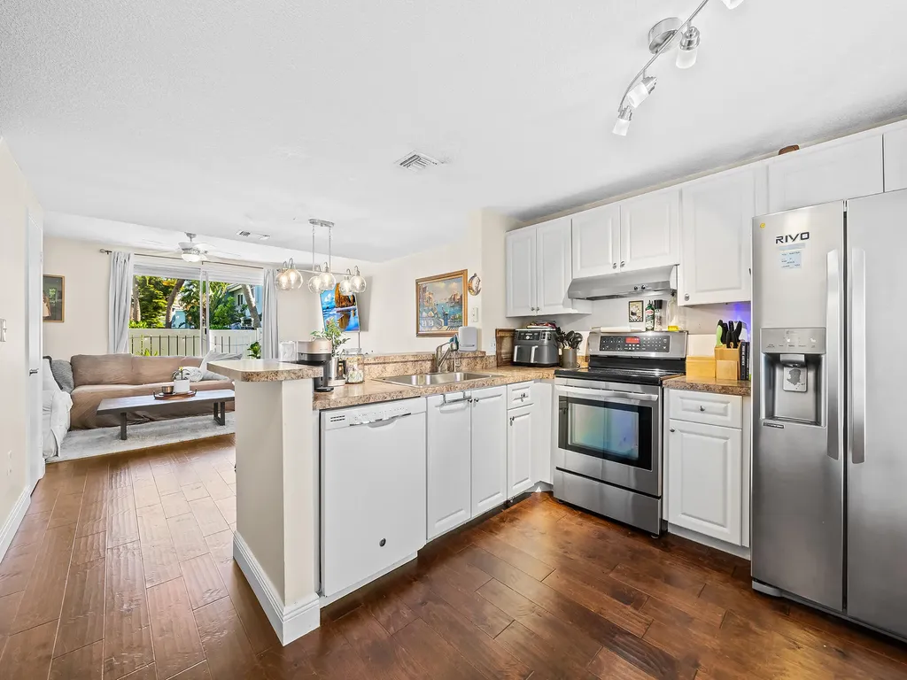 1074 Jeffery Street Boca Raton FL 33487