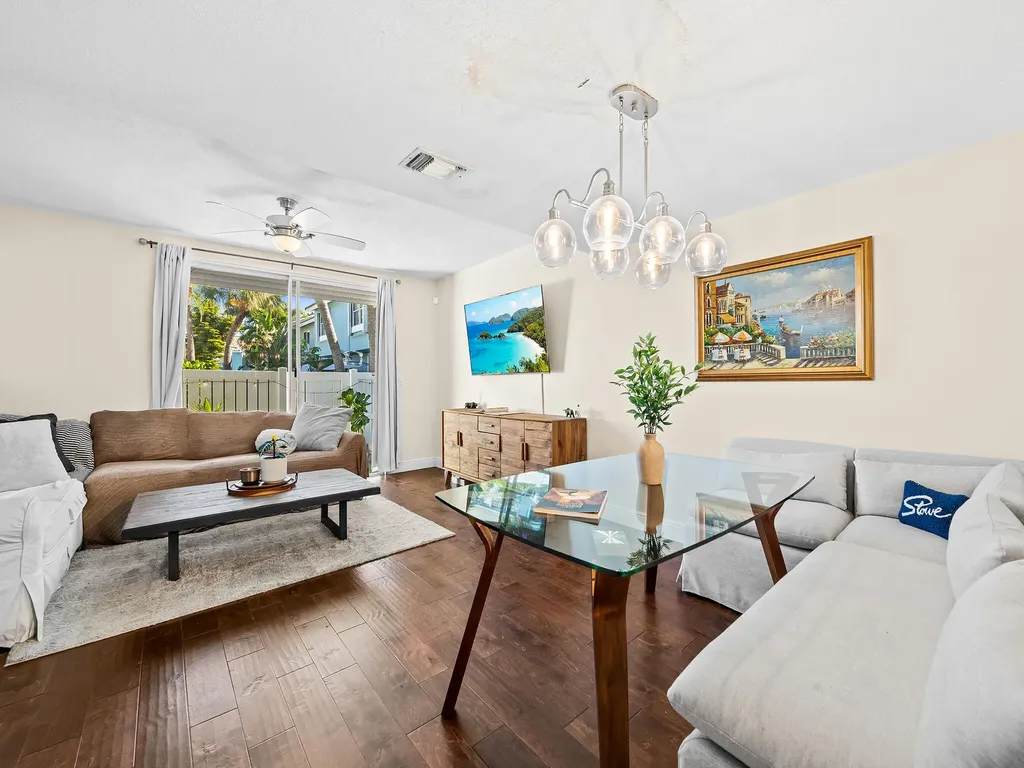 1074 Jeffery Street Boca Raton FL 33487