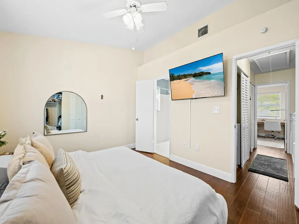 1074 Jeffery Street Boca Raton FL 33487
