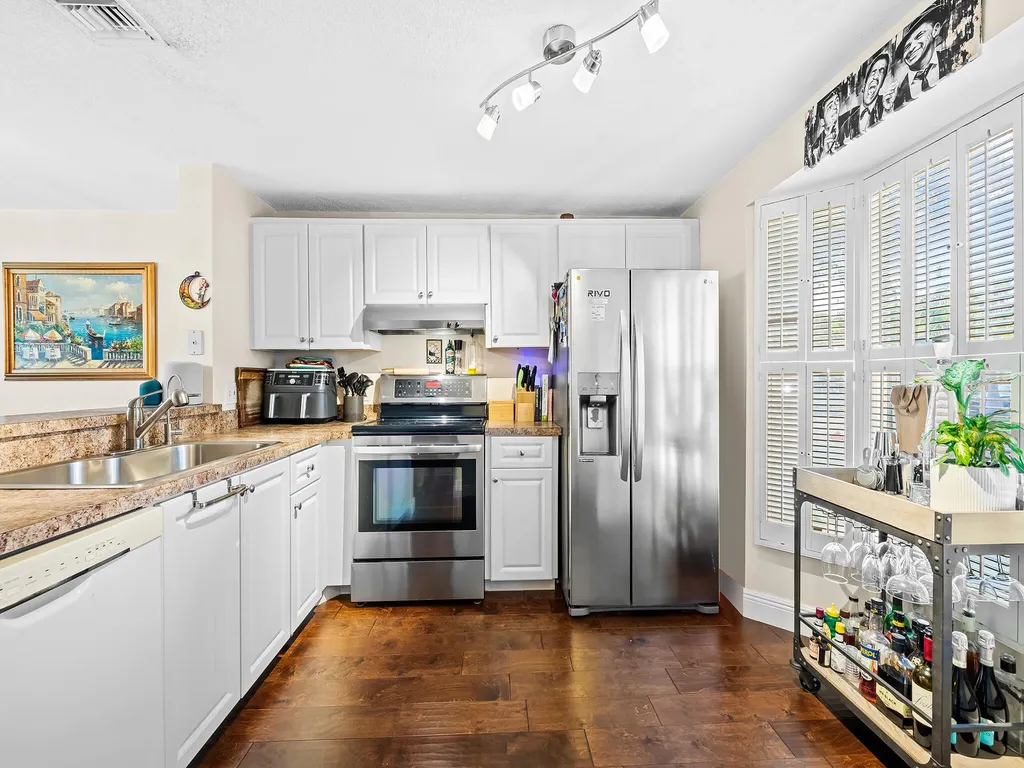 1074 Jeffery Street Boca Raton FL 33487