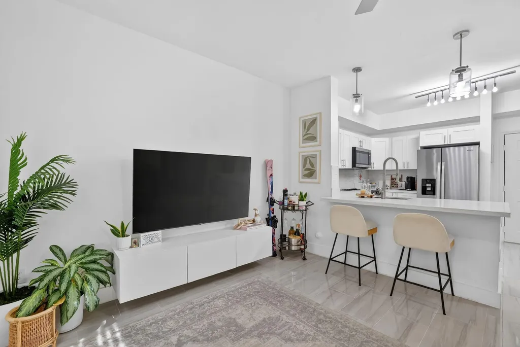 533 NE 3rd Avenue Fort Lauderdale FL 33301