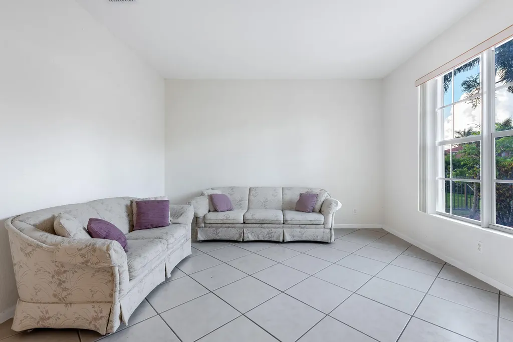 102 Ibisca Terrace Royal Palm Beach FL 33411