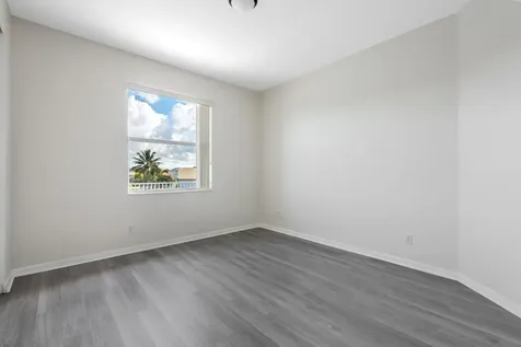 102 Ibisca Terrace Royal Palm Beach FL 33411