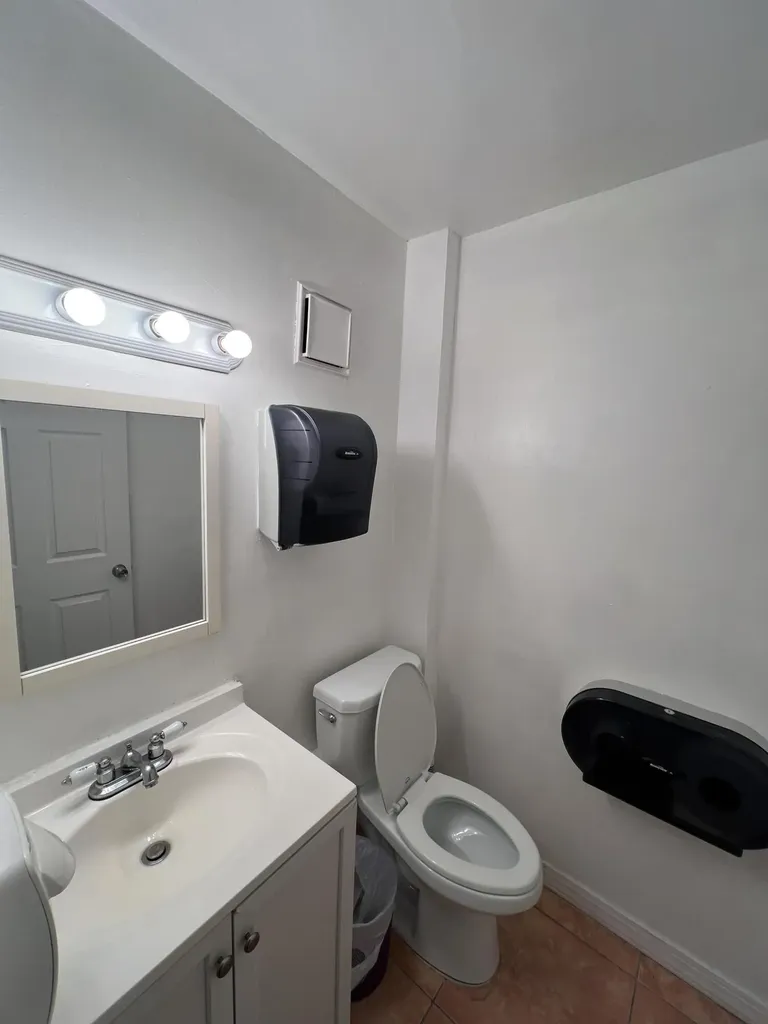 3335 NW 74th Avenue Miami FL 33122