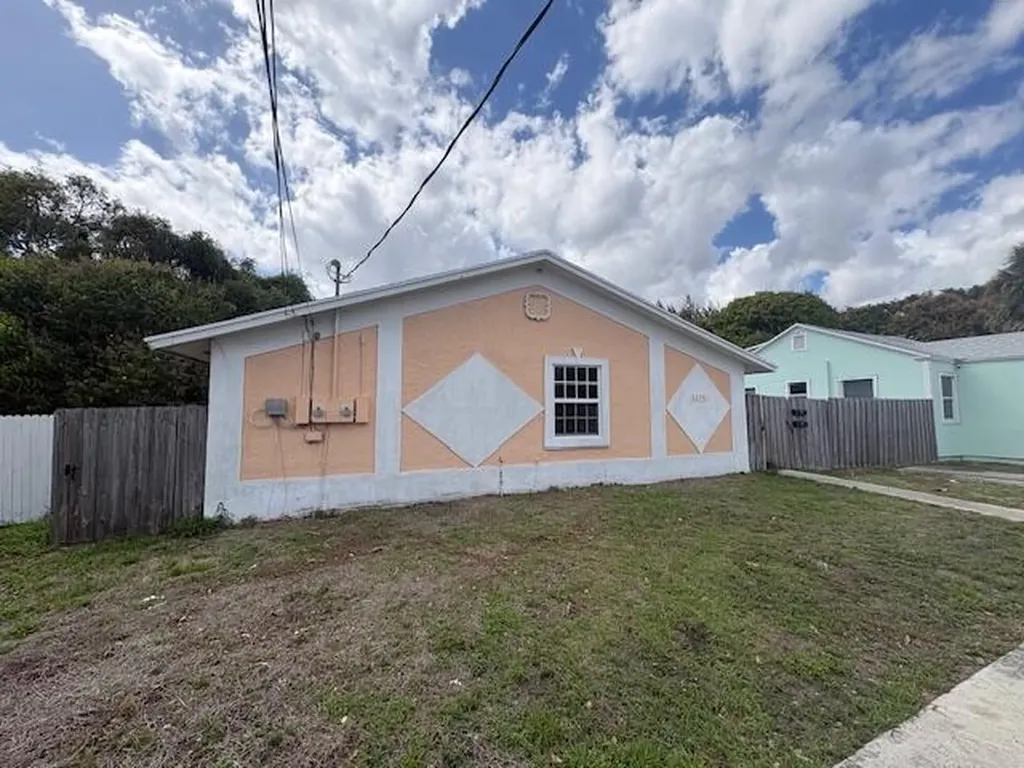 3115 Windsor Avenue West Palm Beach FL 33407