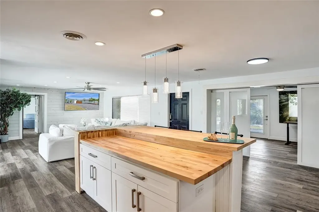 1710 SW 6th Avenue Pompano Beach FL 33060