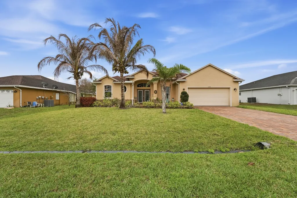 6988 NW Hartney Way Port St Lucie FL 34983