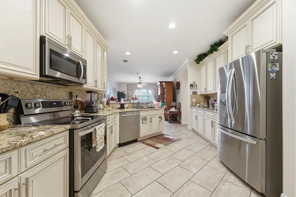 6988 NW Hartney Way Port St Lucie FL 34983