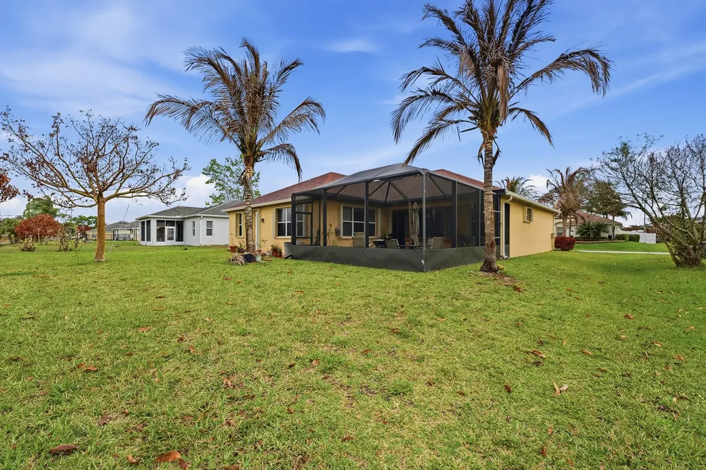 6988 NW Hartney Way Port St Lucie FL 34983