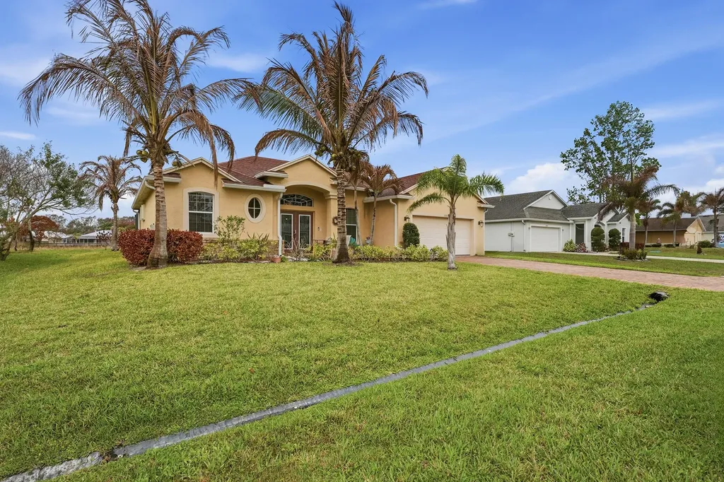 6988 NW Hartney Way Port St Lucie FL 34983