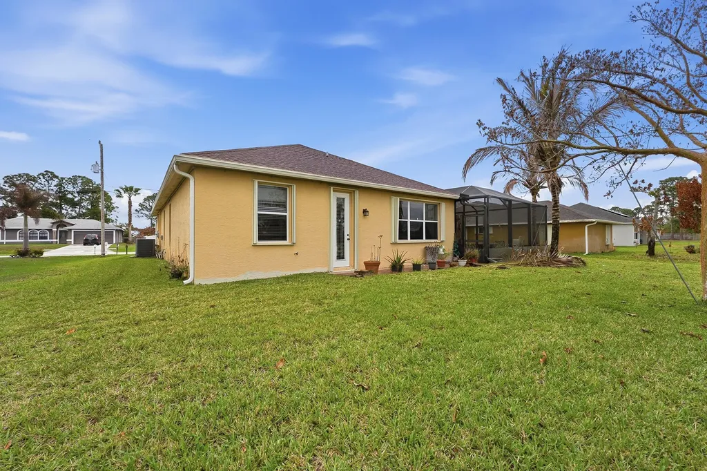 6988 NW Hartney Way Port St Lucie FL 34983