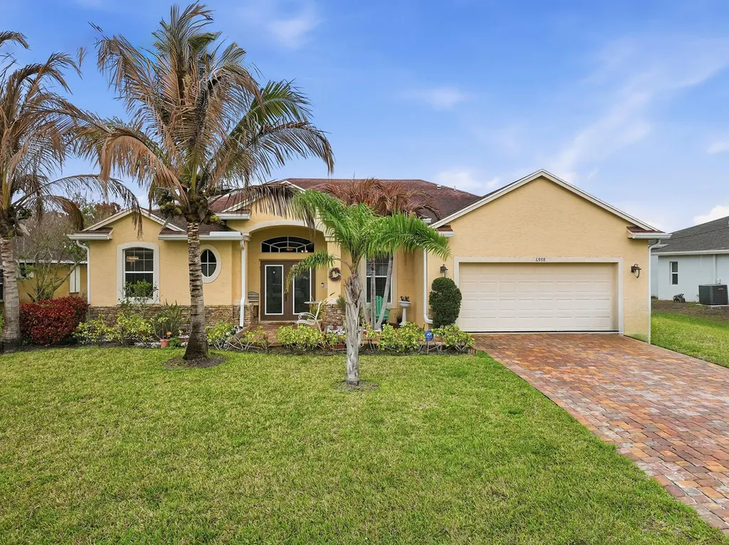 6988 NW Hartney Way Port St Lucie FL 34983