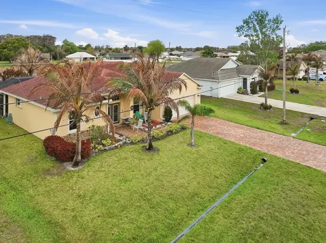 6988 NW Hartney Way Port St Lucie FL 34983