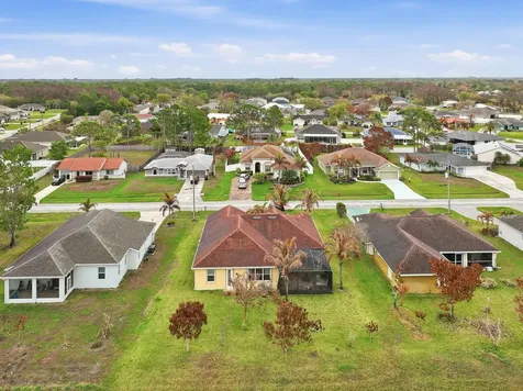 6988 NW Hartney Way Port St Lucie FL 34983