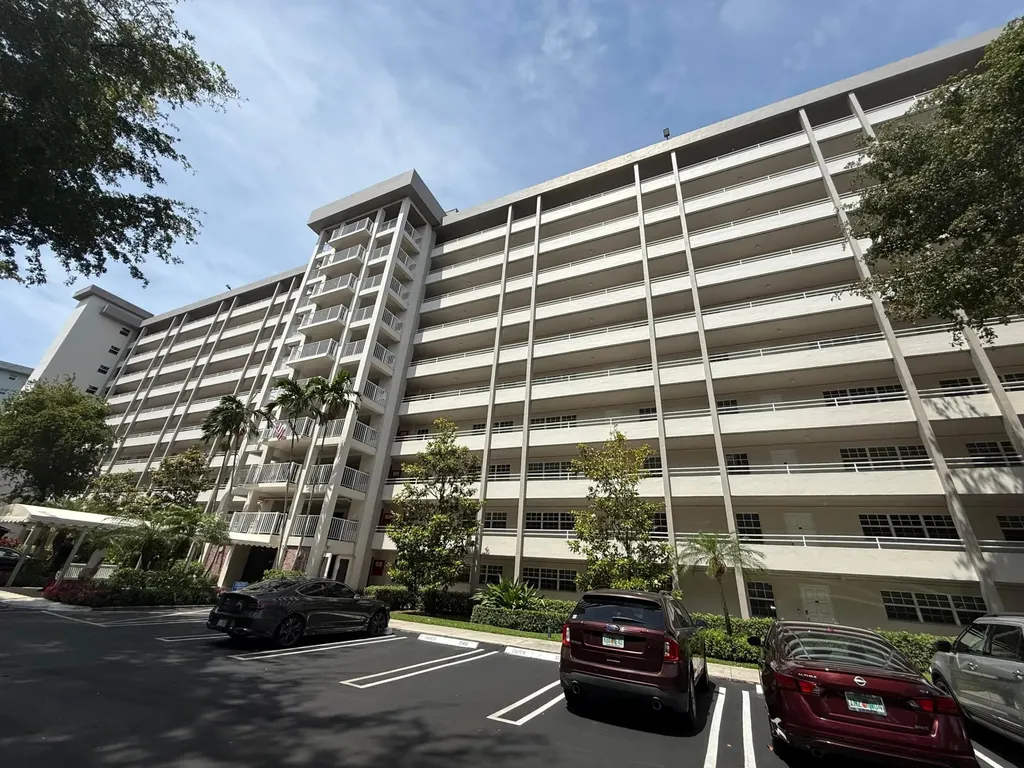 605 Oaks Drive Pompano Beach FL 33069