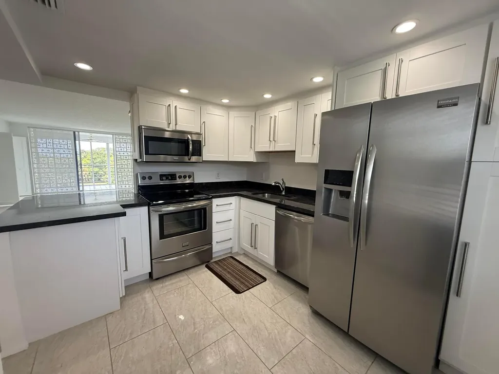 605 Oaks Drive Pompano Beach FL 33069