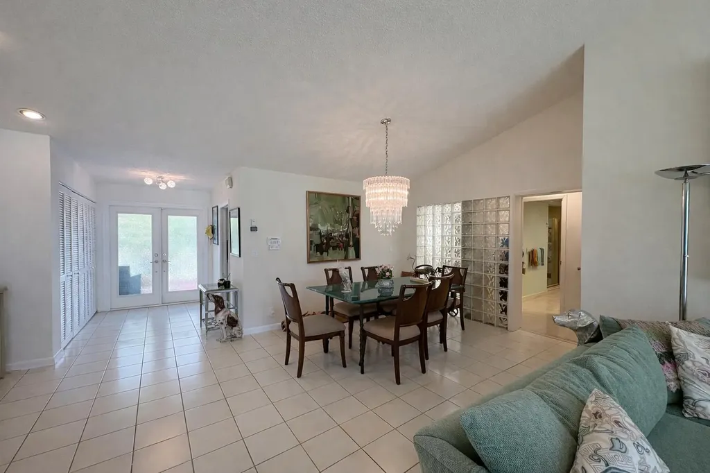 35 Brentwood Drive Boynton Beach FL 33436