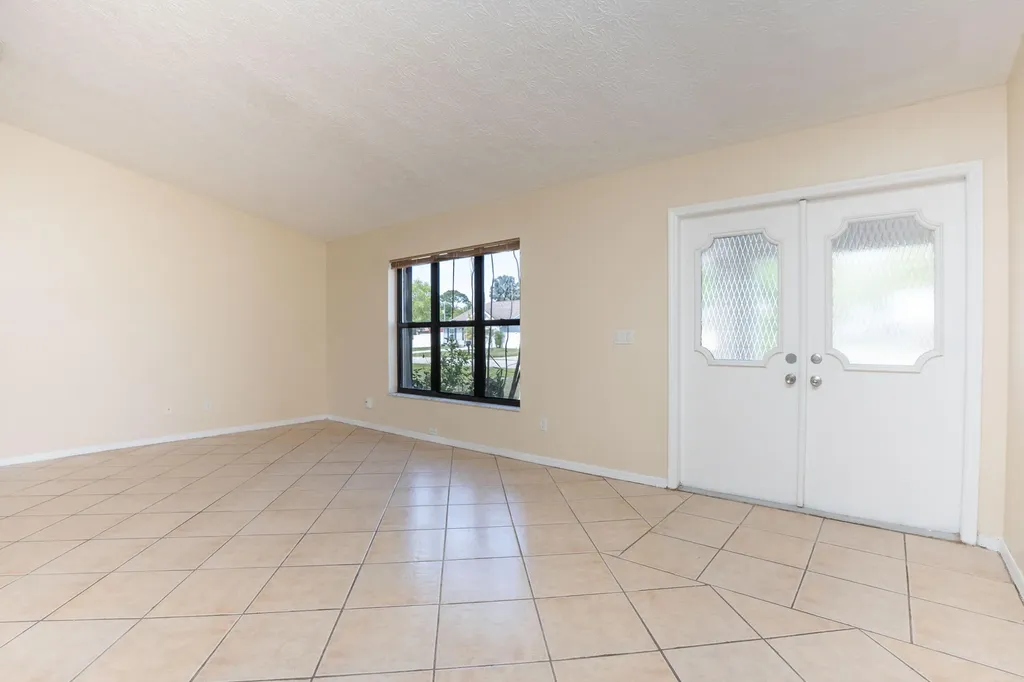 2456 SE Trail Avenue Port St Lucie FL 34952