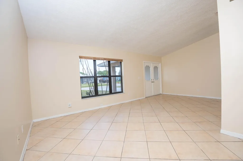 2456 SE Trail Avenue Port St Lucie FL 34952
