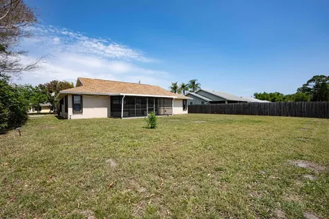 2456 SE Trail Avenue Port St Lucie FL 34952