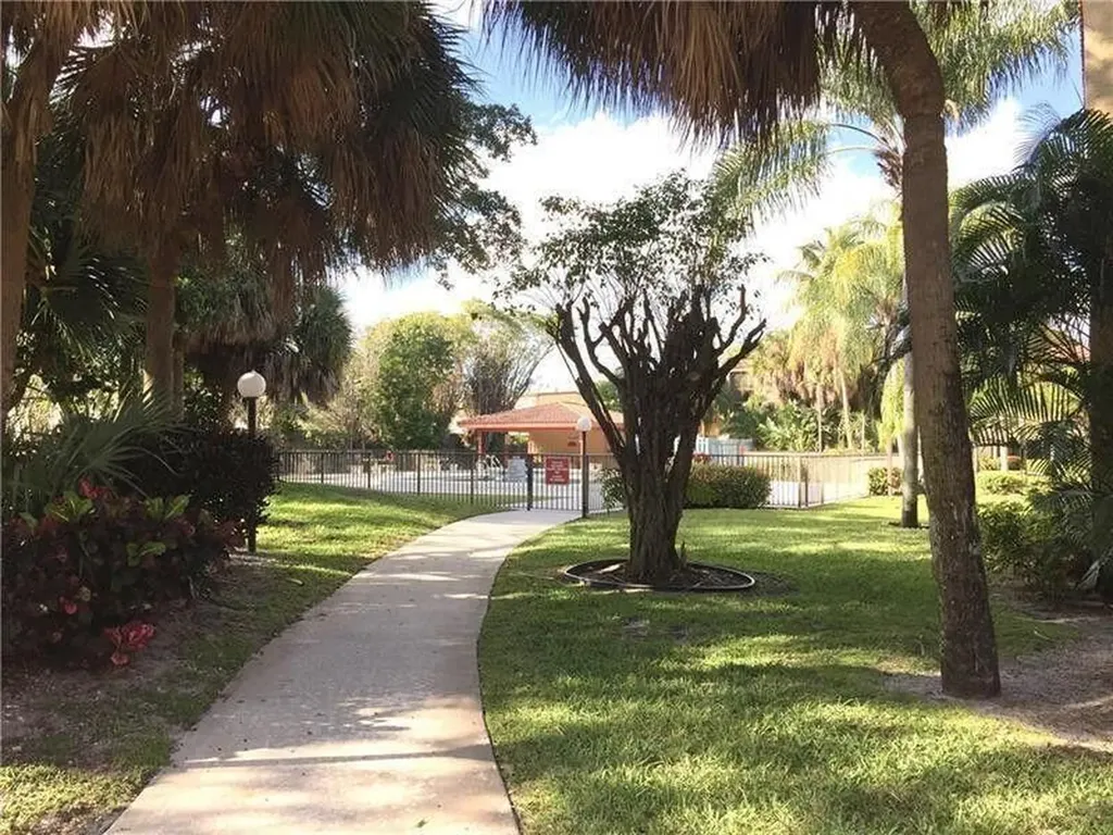 793 SE 1st Way Deerfield Beach FL 33441