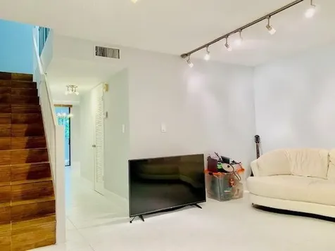 793 SE 1st Way Deerfield Beach FL 33441