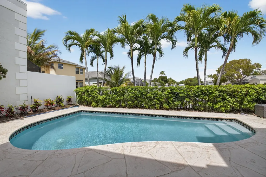 7825 Travelers Tree Drive Boca Raton FL 33433
