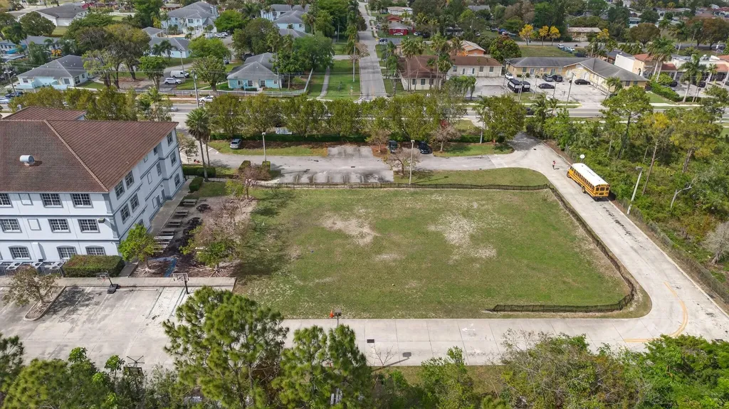 713 W Palm Drive Florida City FL