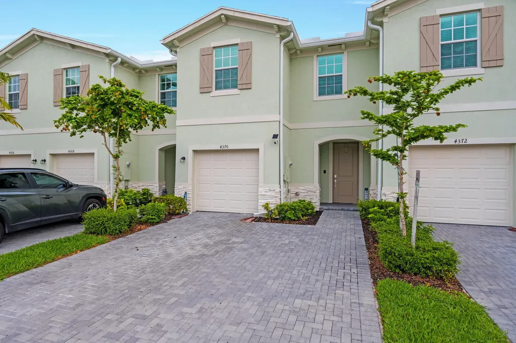 4370 Pond Lily Lane Lake Worth FL 33467