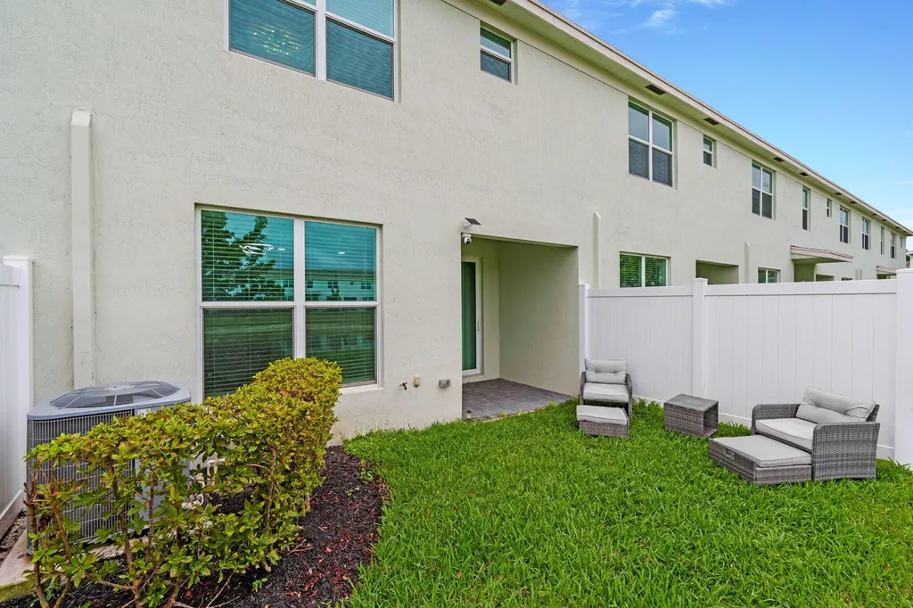 4370 Pond Lily Lane Lake Worth FL 33467