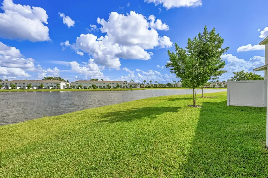 4370 Pond Lily Lane Lake Worth FL 33467
